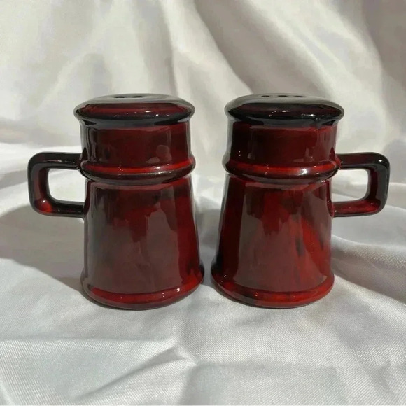 Vintage Large Red and Black Glazed Ceramic Seasoning Shakers - Picture 3 of 6